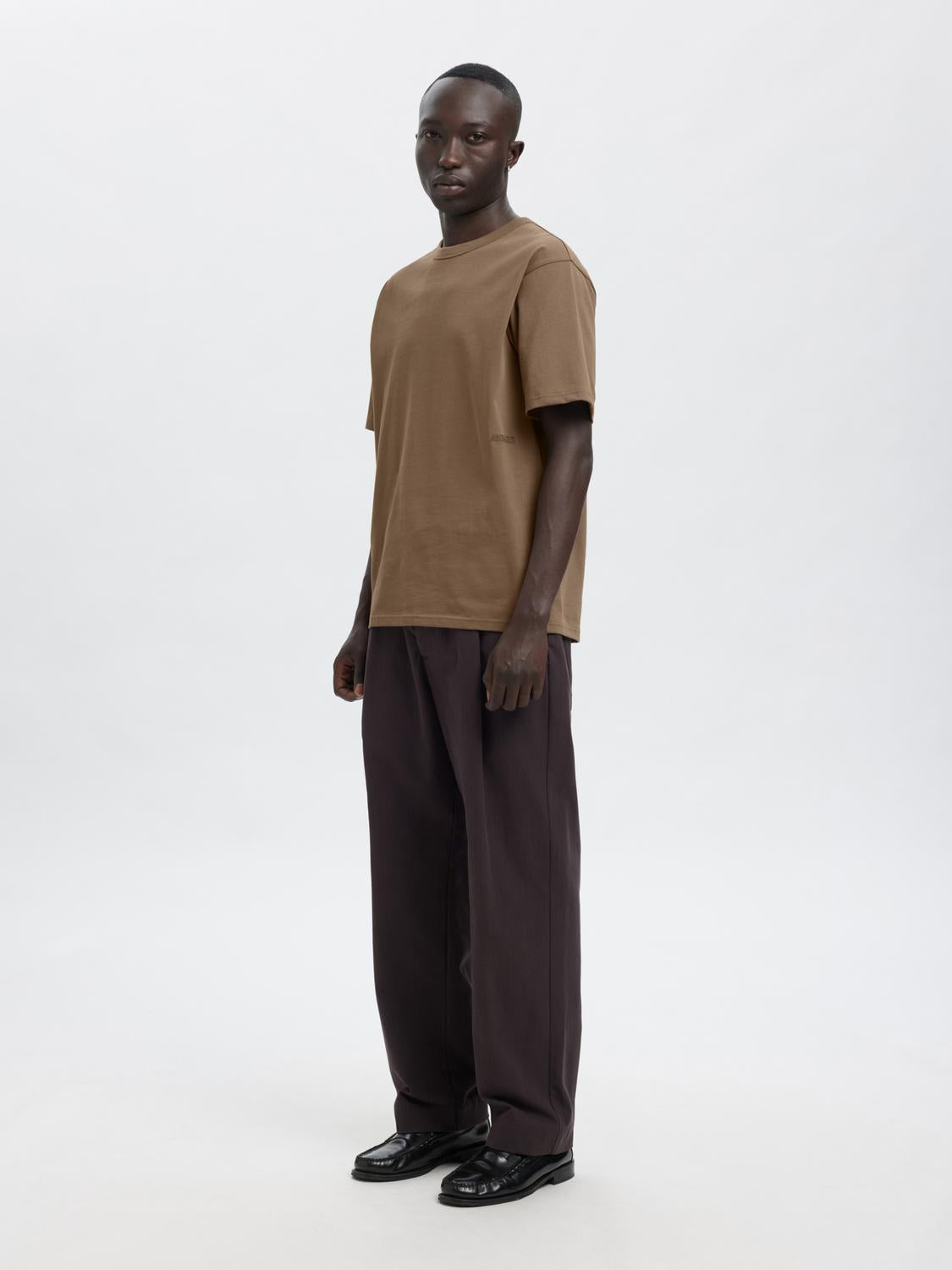 model_shot-creative
